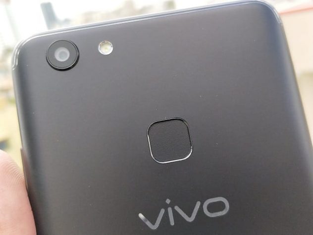 Review Vivo V7 Plus - A Less-bezels Phone with 24 MP Selfie Camera ...