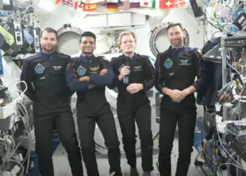 Indian Astronaut Shubhanshu Shukla Cultivates Methi and Moong on the ISS-techinfoBiT